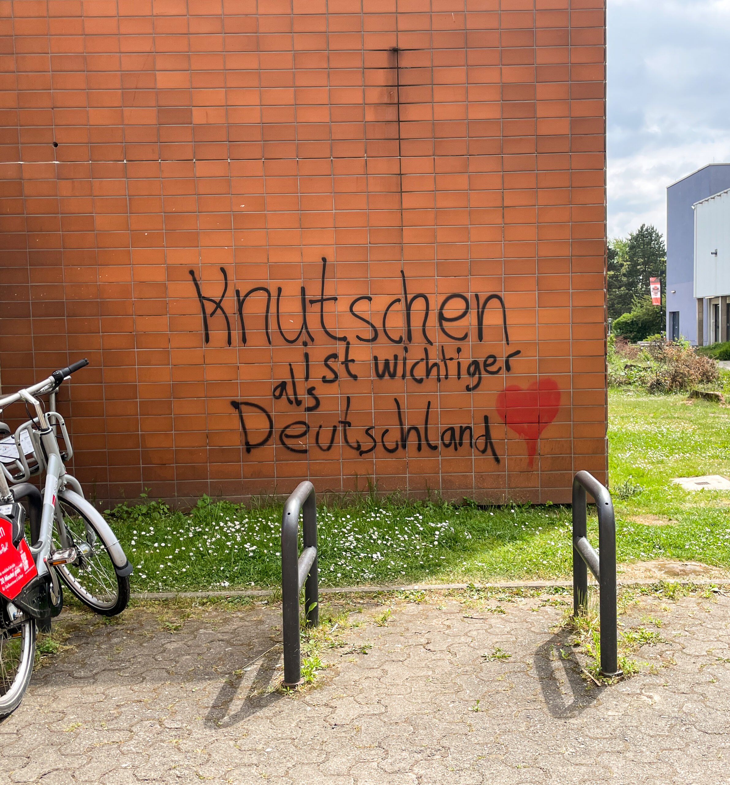 Knutschen ist wichtiger als Deutschland <3